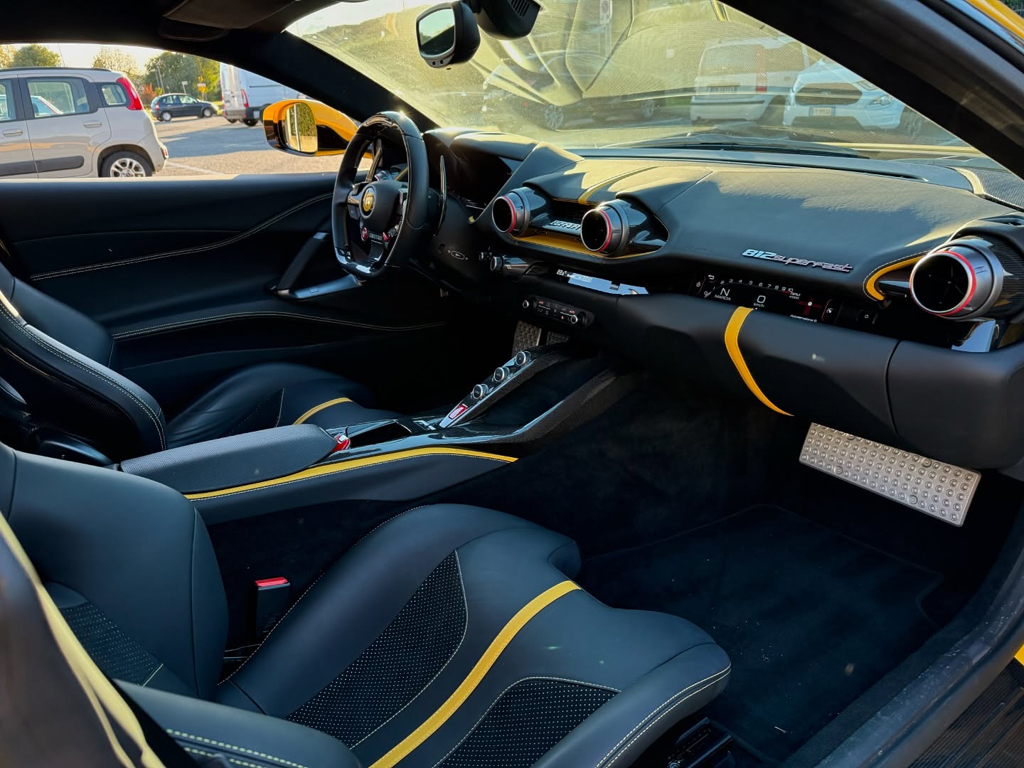 FERRARI 812