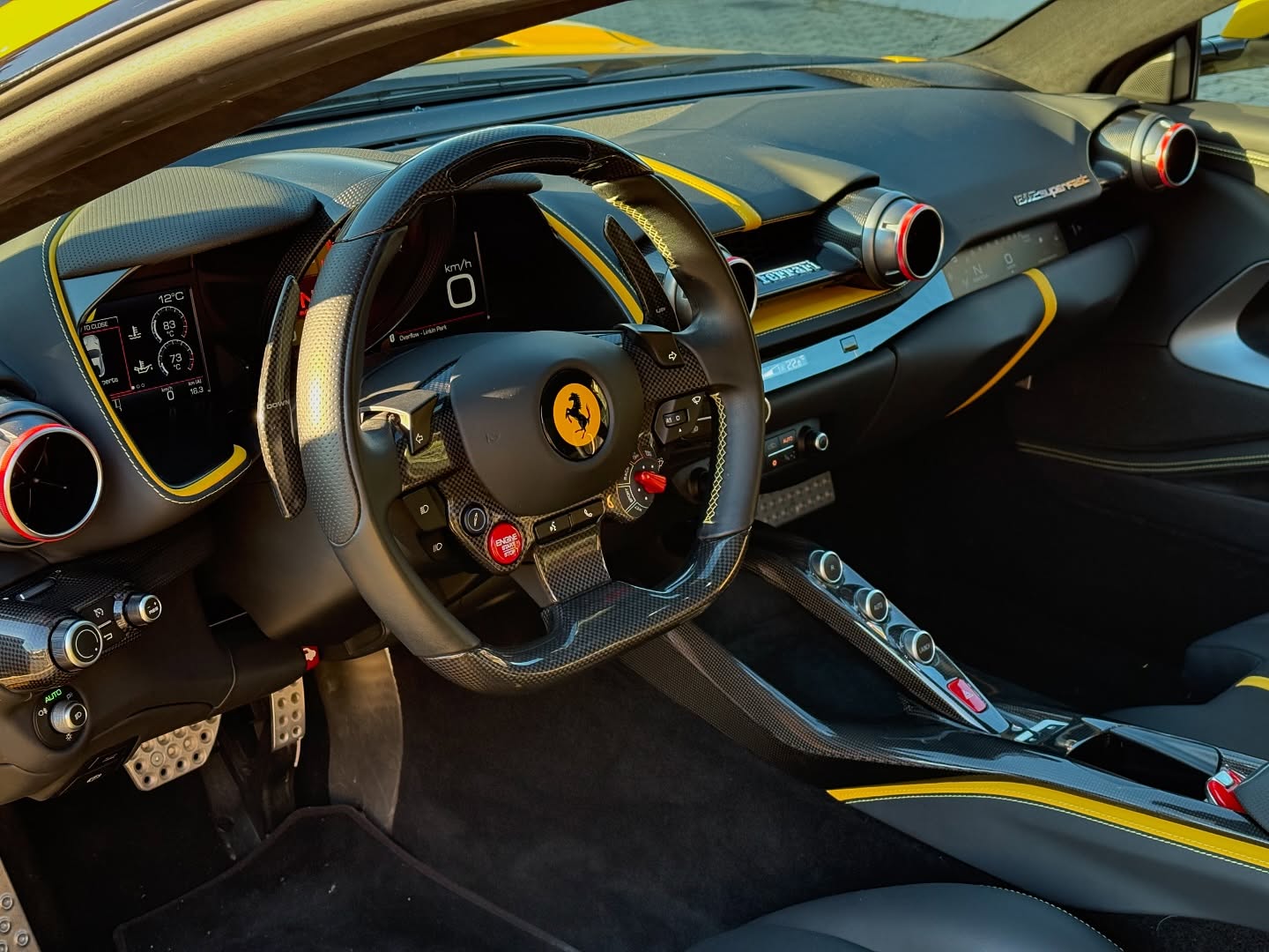 FERRARI 812