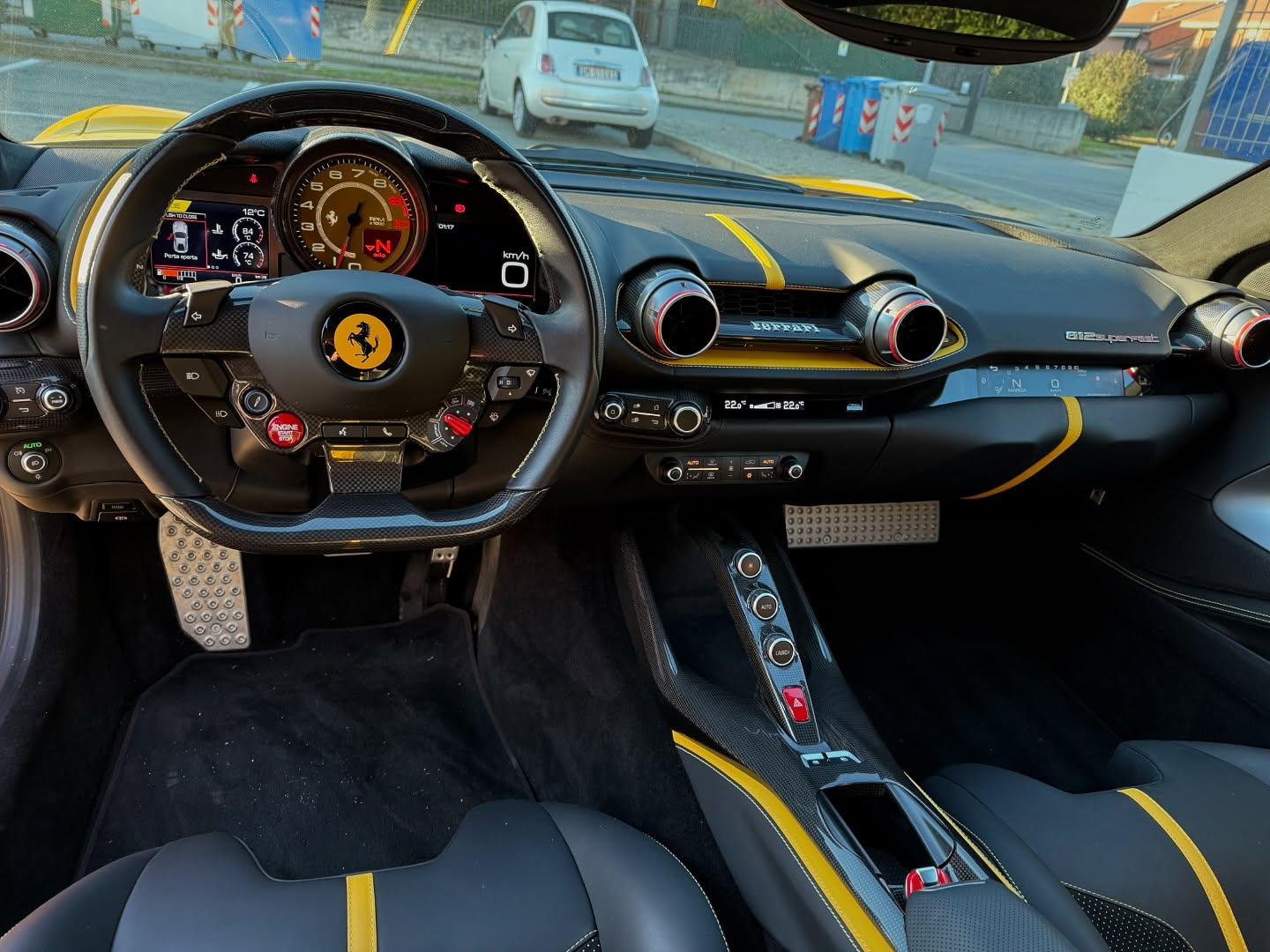 FERRARI 812