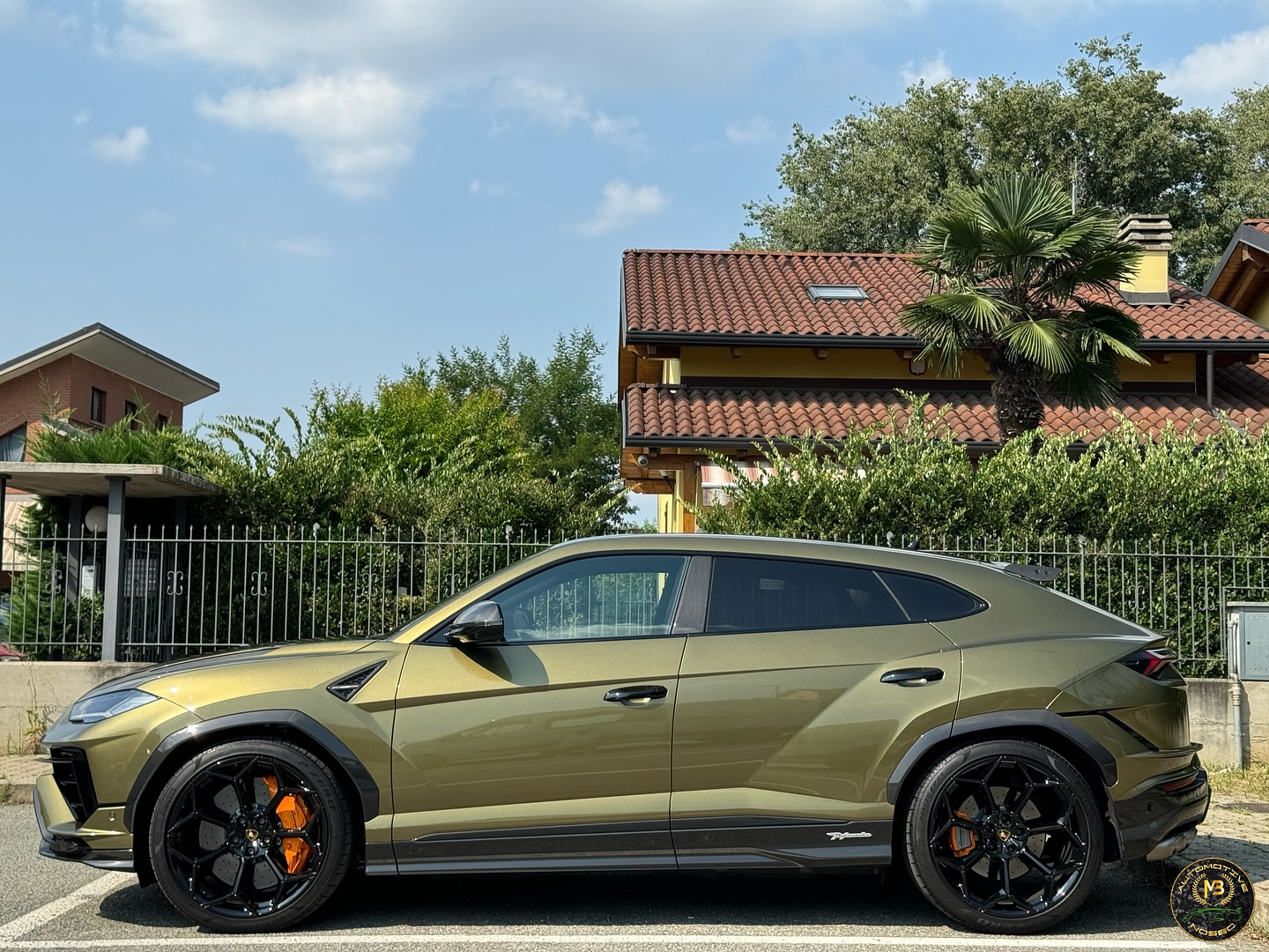 LAMBORGHINI URUS