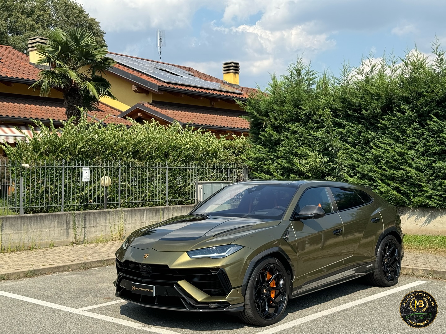 LAMBORGHINI URUS